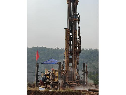 山区打深水井（4）