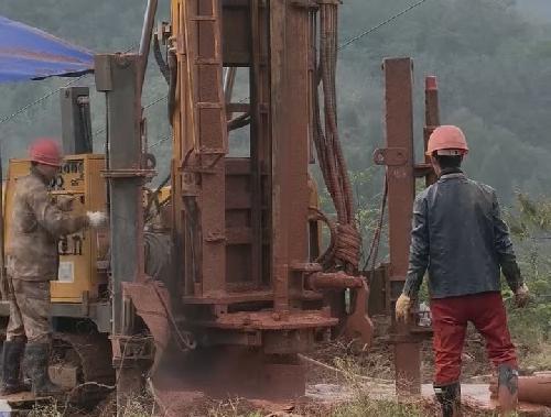 山区打深水井视频（3）